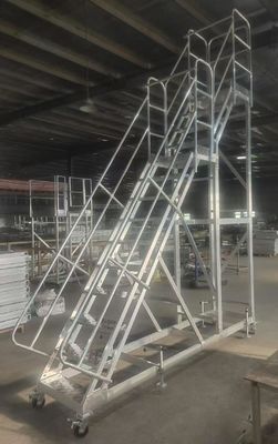 Escalera de aluminio ligera de 4 m de altura en dos niveles fácil de mover para el uso de estantes de almacenamiento
